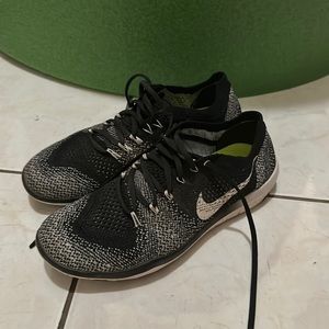 Nike Womens Free Focus Flyknit 2. Black. Size 6.5